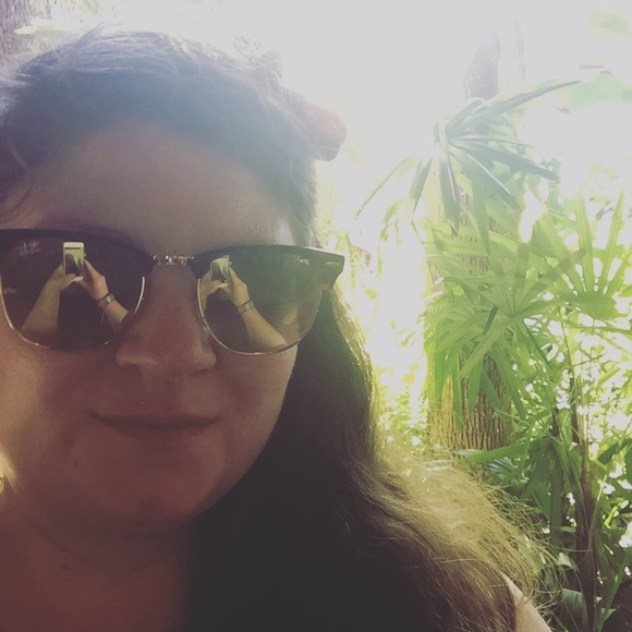 Meet your Posher, Terra - Picture 1 of 1